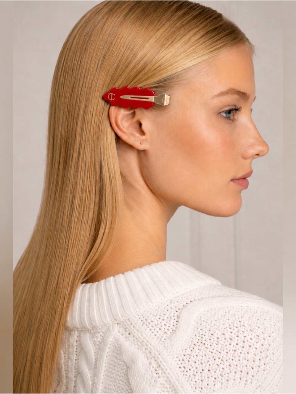 Charlotte Tilbury Limited Edition, Wavy, Crease-Free Hair Clips- 4 Pack - Picture 2 of 3